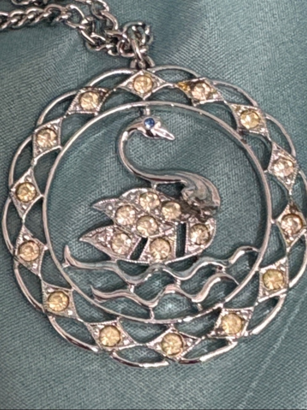 Vintage 1970’s Swan Lake Sarah Coventry Rhinestone necklace - Picture 6 of 7